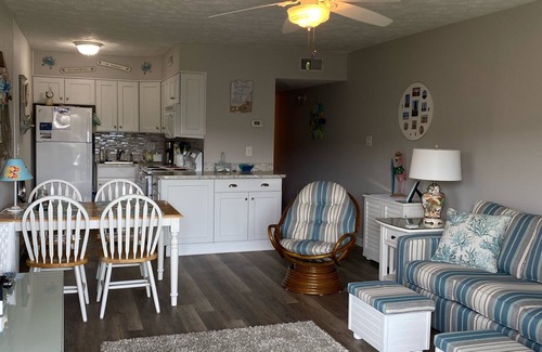 Duck Condo | Cozy Second Floor Unit in Oceanfront Condominiums