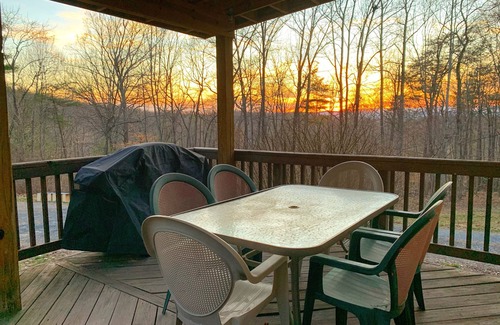 Front Royal House | Cozy Shenandoah Cabin near Vineyards/Hiking/River/National Park