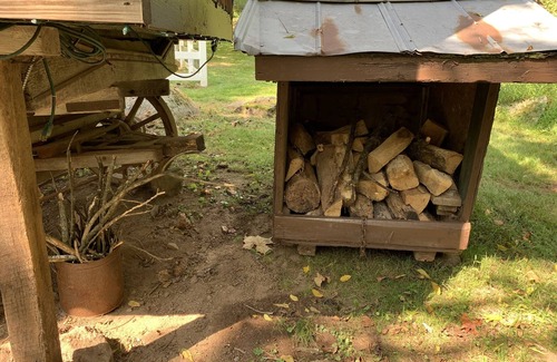 Elizabethtown Cabin | Cozy Shepherd’s Hut on Conewago Creek Near Lancaster & Hershey