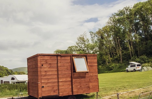 Alfriston Cabin | Cozy shepherds hut in the stunning village of Alfriston