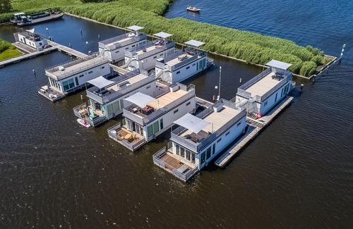 Municipality of Aalsmeer Boat Rental | Cozy ship in Aalsmeer with WiFi