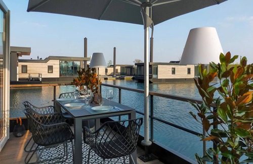 Ohe en Laak Boat Rental | Cozy ship in Ohé & Laak