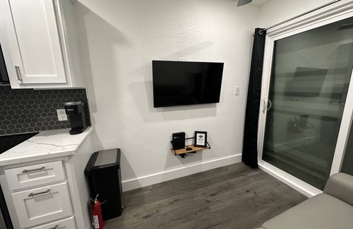 Sweeny Cottage | Cozy Shipping Container Home