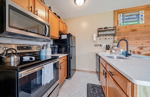 Jefferson Township Condo | Cozy Ski Condo with Pond View