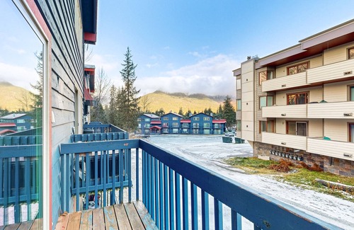 Alyeska House | Cozy ski in & ski out condo at the base of Alyeska Ski Resort