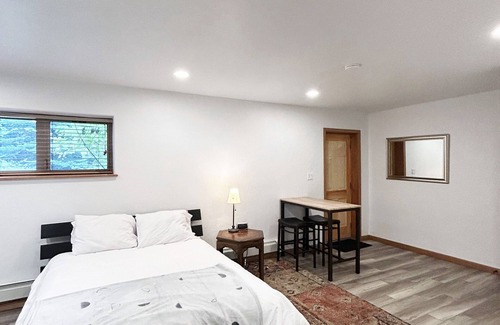 Edwards Apartment | Cozy ski retreat or summer resort near Beaver Creek/Arrowhead resort studio.