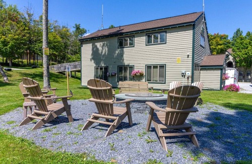 Ludlow Condo | Cozy Slopeside Escape - Ski-In/Out Condo at Okemo