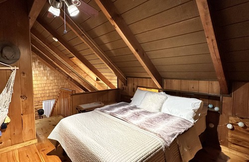 Fleischmanns Cabin | Cozy small cabin in the heart of the Catskills. Close to ski lodges and hiking!