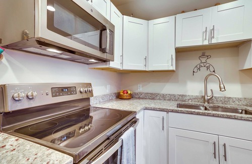 Swanton Apartment | Cozy Solar-Powered Loft: Walk to Lake Champlain!
