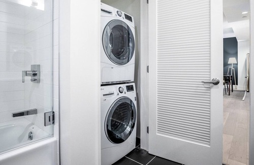 Mid-Market Apartment | Cozy SoMa 1BR w/ W/D & Lounge near Muni, by Blueground