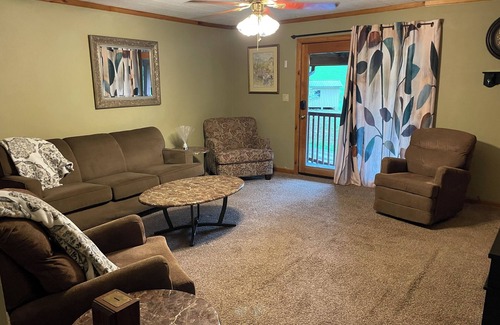 Dice Apartment | Cozy spacious 3-bedroom apartment in lovely Hazard with WiFI