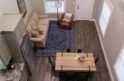 Livingston Cabin | Cozy, Spacious, and Right on the Banks of Rocky Creek, Two Creeks Crossing Resort
