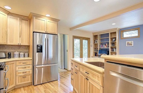 Fort Collins House | Cozy, spacious and centrally located family home, across from Golf Course