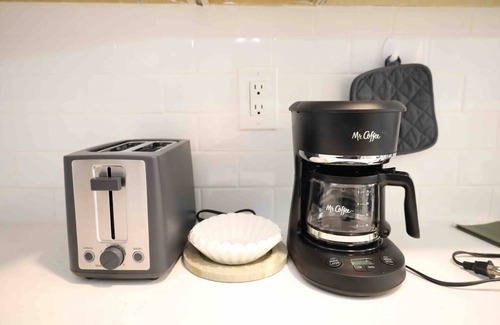 West New Haven House | Cozy Spacious Apt/Luxury/Yale/Parking/Free Wine