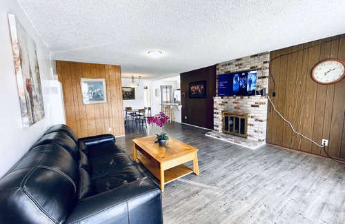 Hayward House | Cozy & Spacious Hayward Entire 4BR SFH/Free Parking/WiFi