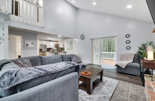 Tobyhanna House | Cozy, Spacious House *New*InTheCommunity+Fire Pit