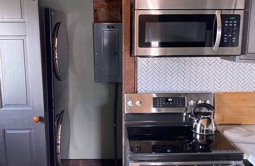 Cedar Rapids - Iowa City Apartment | Cozy spot with easy access to all sectors of Downtown life!