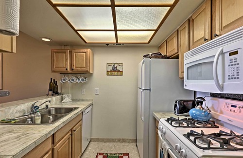 Tahoe Village Condo | Cozy Stateline Condo w/Hot Tub Access & Lake View