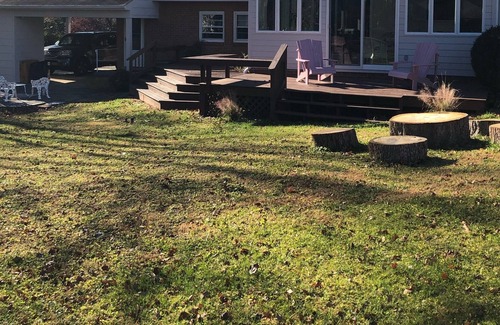 Rio Bed & Breakfast | Cozy stay in an updated colonial style house, ≈ 5 min drive to downtown and UVA