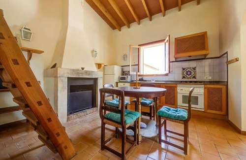 Campos Cottage | Cozy Stay in Historic Estate