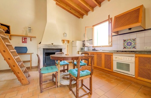 Campos Cottage | Cozy Stay in Historic Estate