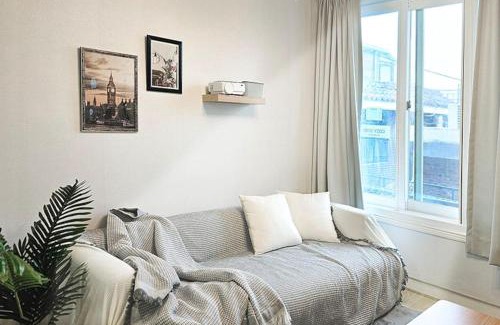 Daeheung-dong Villa | Cozy stay near hongdae & sinchon station 4min for max 6