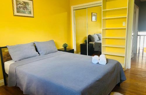 Black Creek House | Cozy Stay, Self Check-In with Parking available upon request