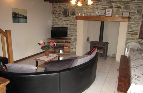 Le Rozel Cottage | Cozy Stone Cottage for 5 with Courtyard, Near Beach, Fireplace, WiFi - Le Rozel
