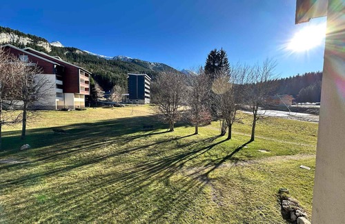Correncon-en-Vercors Apartment | Cozy studio at the foot of slopes, south balcony, parking