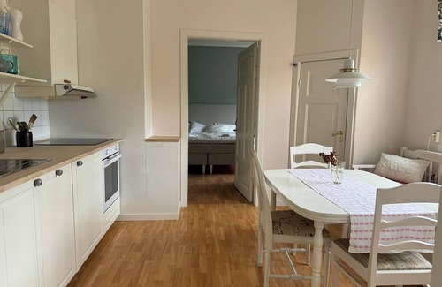 Animskog Apartment | Cozy studio in an old school by the lake for 2 people with full kitchen
