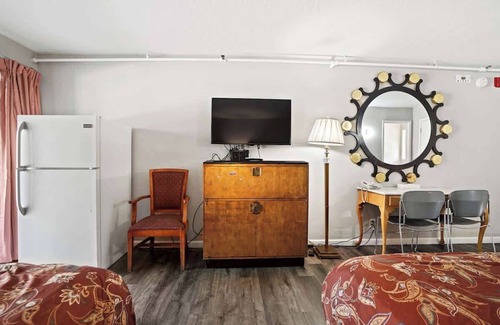 Fremont House | (Cozy studio, 2BED, 1BA, No kitchen)