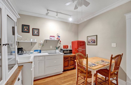 Central Gardens Apartment | Cozy studio, 4 min to hospital, queen bed, free WiFi, free park, quiet, safe