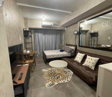 Tagaytay Apartment | Cozy Studio 5 Mins to Sky Ranch with Pool & View
