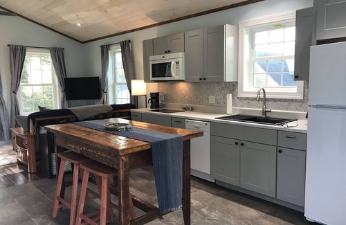 Willard Apartment | Cozy Studio Apartment within walking distance to Willard Beach