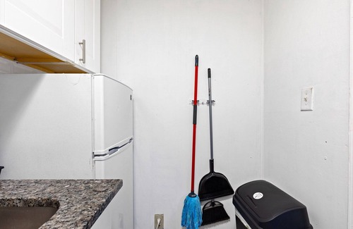 Mapleton/Fall Creek Apartment | Cozy Studio Apartment - Close To It All!