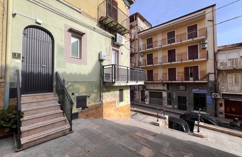 Misilmeri Apartment | Cozy studio apartment, furnished in modern vintage style, located in the center of town