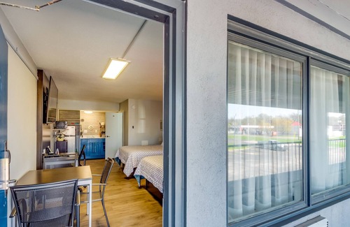 Henderson Apartment | Cozy Studio at Envi Boutique Hotel ~ 3 Mi to Dtwn!