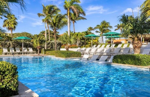 Palm Beach Resort | Cozy studio at Marriott's Aruba Surf Club | Queen bed and Sofa bed for 4 people