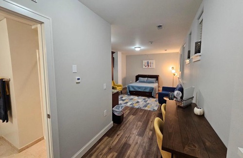 Champaign Apartment | Cozy Studio at the Historic Inman