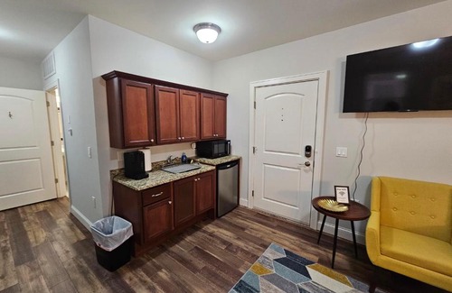 Champaign Apartment | Cozy Studio at the Historic Inman