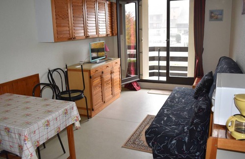 Pyrenees 2000 Apartment | Cozy Studio Cabin with Balcony in the Heart of the Station - Sleeps 4