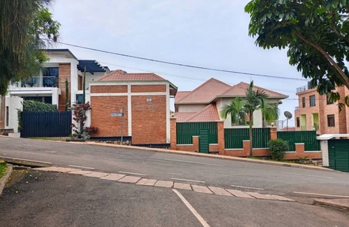 Kigali Apartment | Cozy studio centrally located in Kigali with WiFi, hot shower.