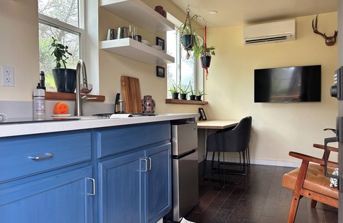 Weaverville Apartment | Cozy studio close to Weaver Basin Trail System and downtown.