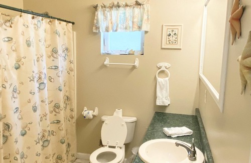 Gulf Shores Cottage | Cozy Studio Cottage - Bay access - Wi-Fi - Pet-friendly
