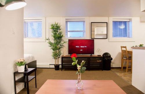 Moose Jaw Apartment | Cozy Studio Downtown Parking Coffee Location