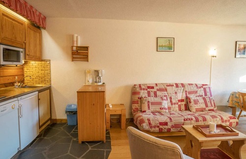 Pays d'Evian Vallee d'Abondance Apartment | Cozy Studio for 4 with Balcony, Mountain Views and Parking in Châtel