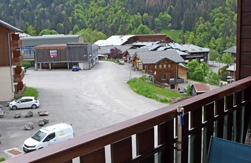 Station de Drouzin le Mont Apartment | Cozy Studio Near Slopes & Shops with West-Facing Balcony