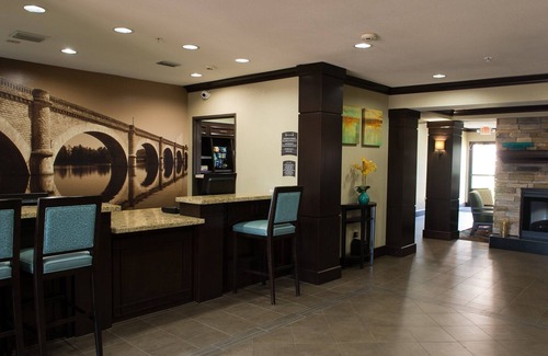 Barker Apartment | Cozy Studio + Free Breakfast | Swim in the Outdoor Pool, Soak in the Hot Tub