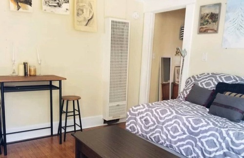 Golden Hill Cottage | Cozy Studio, Great Location, Separate Entrance!