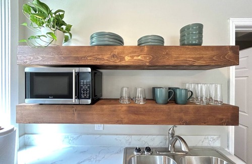 Jacksonville Apartment | Cozy studio in adorable Jacksonville with WiFi, AC, Kitchenette.